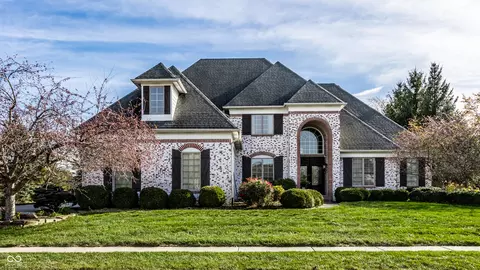 1813 Braeburn Dr, Carmel, IN 46032