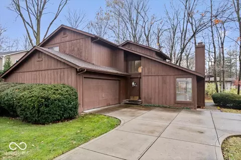 10592 Lakeshore Dr E, Carmel, IN 46033