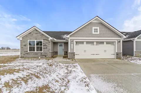 1004 Green Valley Dr, Ulen, IN 46052
