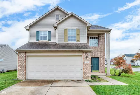 811 Pine Lake Dr, Greenwood, IN 46143