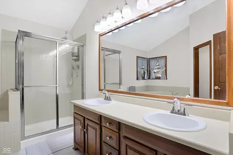 Bath - 709 Howe Dr, Carmel, IN 46032 photo 5 of 6