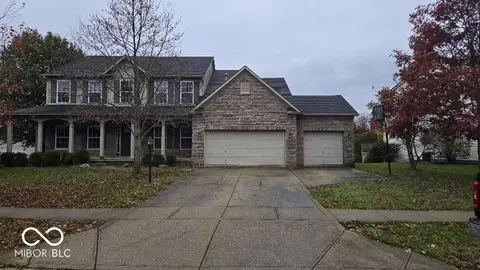 8235 Thorn Bend Dr, Indianapolis, IN 46278