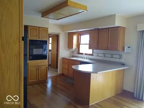 701 E Julia Dr, Columbus, IN 47203 photo 3