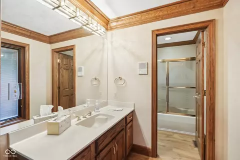 Bath - 10591 Coppergate, Carmel, IN 46032 photo 2 of 7