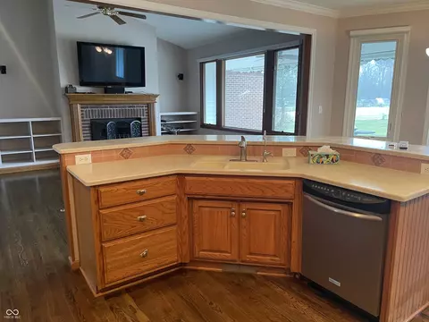 Kitchen - 6854 W Fall Creek Dr, Pendleton, IN 46064 photo 2 of 2