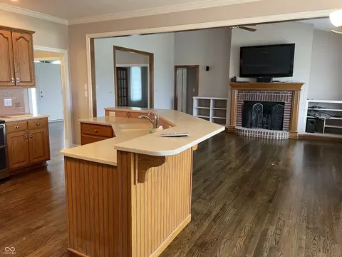 Living - 6854 W Fall Creek Dr, Pendleton, IN 46064 photo 2 of 2