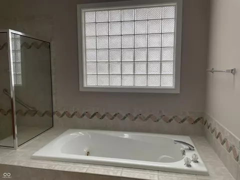 Bath - 6854 W Fall Creek Dr, Pendleton, IN 46064 photo 3 of 3