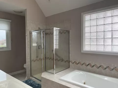 Bath - 6854 W Fall Creek Dr, Pendleton, IN 46064 photo 2 of 3
