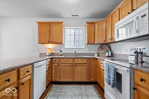 Kitchen - 3876 Cornwallis Ln, Carmel, IN 46032 photo 2 of 3