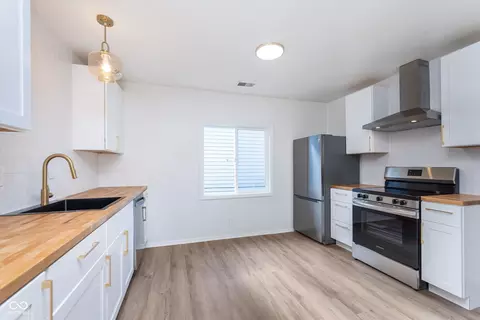 Kitchen - 6735 E 49th St, Lawrence, IN 46226 photo 3 of 4