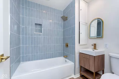 Bath - 6735 E 49th St, Lawrence, IN 46226 photo 1 of 2