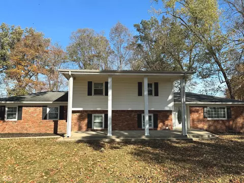 6920 W Woodcrest Dr, Greenfield, IN 46140
