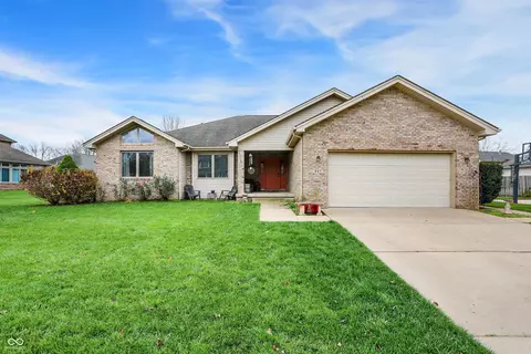 957 Northern Goshawk Dr, Columbus, IN 47203