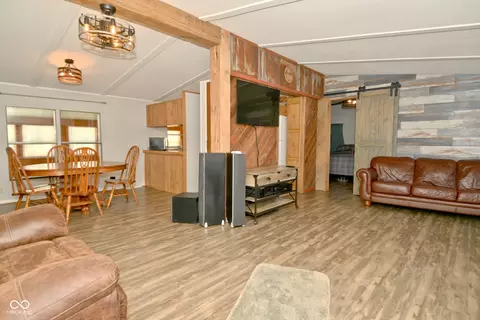 107 E Jackson St, Tipton, IN 46072 photo 2