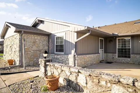 1155 Paradise Ct #B, Greenwood, IN 46143