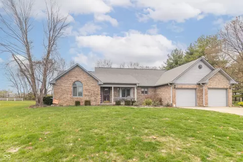 5584 W Rockway Dr, New Palestine, IN 46163