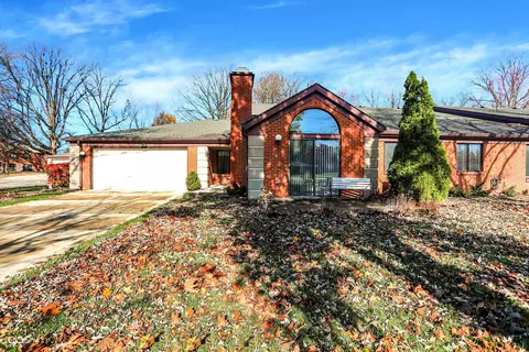 2192 Emily Dr, Indianapolis, IN 46260