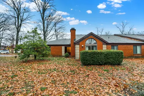 9296 Oak Run Cir, Indianapolis, IN 46260