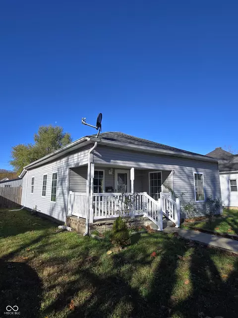 1121 S 7th St, Clinton, IN 47842