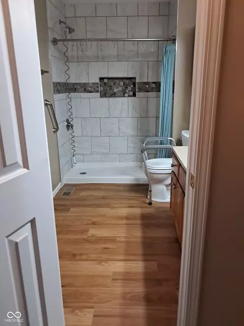 Bath - 2834 Heathfield Ln, Richmond, IN 47374 photo 1 of 3