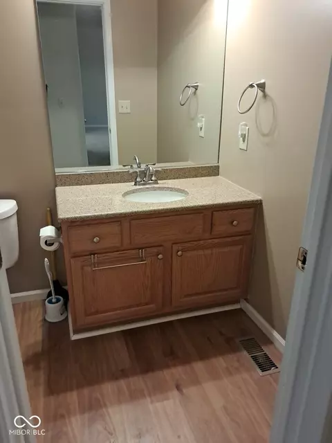 Bath - 2834 Heathfield Ln, Richmond, IN 47374 photo 2 of 3