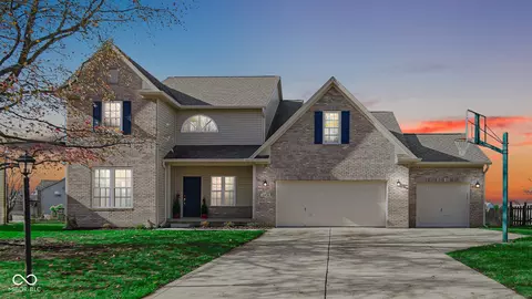 10678 Magenta Dr, Noblesville, IN 46060