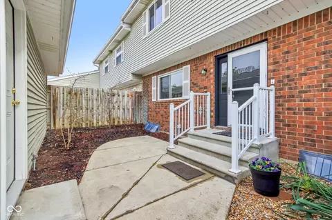5527 Vin Rose Ln, Lawrence, IN 46226