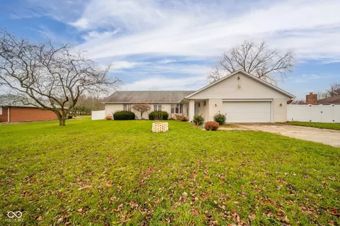 10309 N Walnut St, Muncie, IN 47303