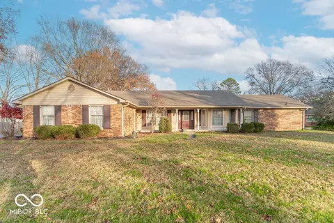 585 Avon Ave, Plainfield, IN 46168