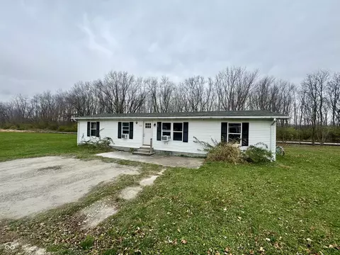 Exterior - 312 E Raildroad Street St, Roachdale, IN 46172 photo 2 of 2