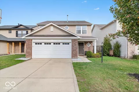 2282 Middle View Dr, Columbus, IN 47201