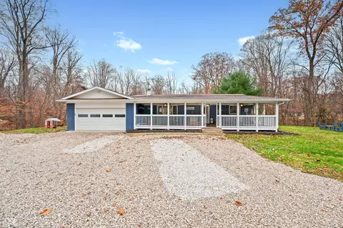 2507 S Edgewood Cv, Martinsville, IN 46151