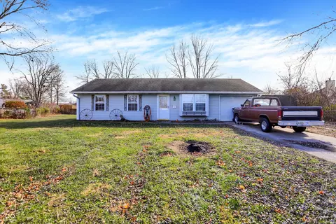 5 Woodridge Ct, Whiteland, IN 46184
