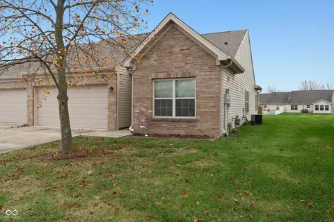 10655 Swan Ct, Indianapolis, IN 46231