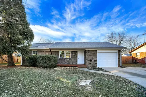 469 Springdale Dr, Whiteland, IN 46184