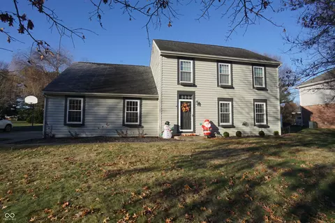 27 White Oak Dr, Batesville, IN 47006