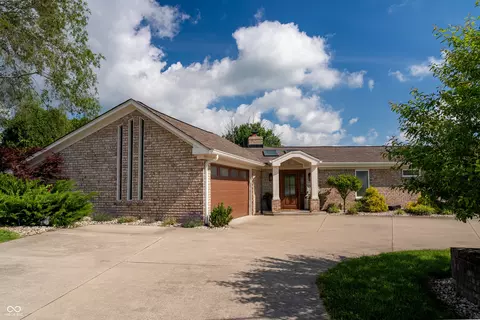9454 Raintree Dr S, Columbus, IN 47201
