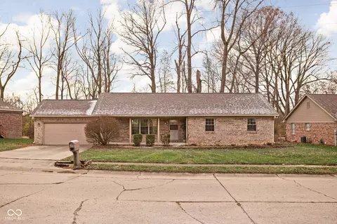 113 Creek Wood Dr, Greenfield, IN 46140