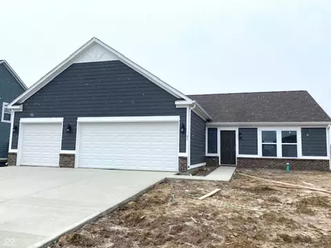 37 Manchester Dr, Trafalgar, IN 46181