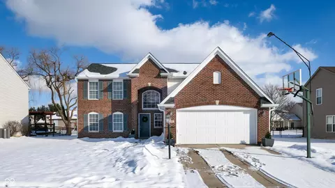 7821 Valley Stream Dr, Indianapolis, IN 46237