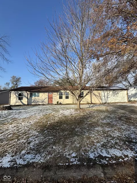 6784 N Cedarwood St, Terre Haute, IN 47805