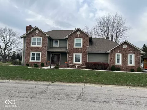 580 Hacienda Pl, Greenwood, IN 46143