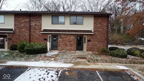 1068 Greenwood Trail W Dr W, Greenwood, IN 46142