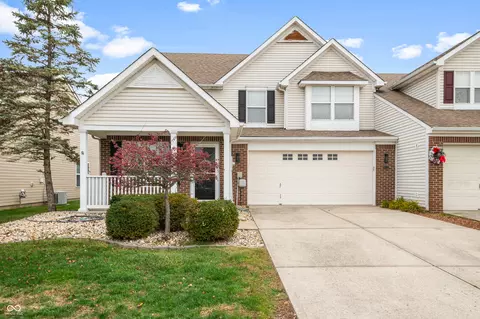 2746 Cadogan Dr, Greenwood, IN 46143