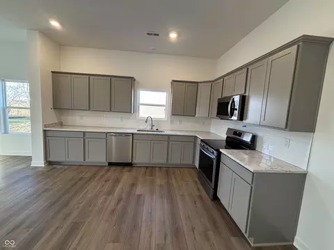 8181 Bearberry Ln, Pendleton, IN 46064 photo 2