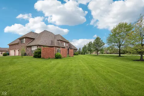 1038 White Oak Dr, Plainfield, IN 46168 photo 2