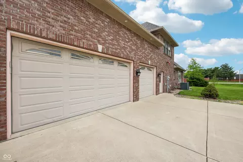 1038 White Oak Dr, Plainfield, IN 46168 photo 4