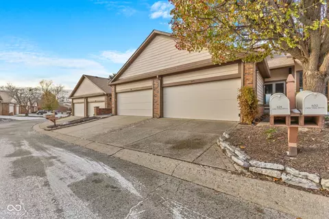 624 Cielo Vista Dr, Greenwood, IN 46143