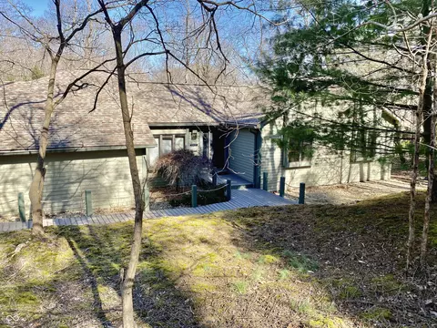 4660 W Cardinal Pt, Trafalgar, IN 46181
