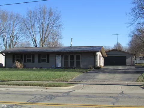 322 N Englewood Dr, Crawfordsville, IN 47933